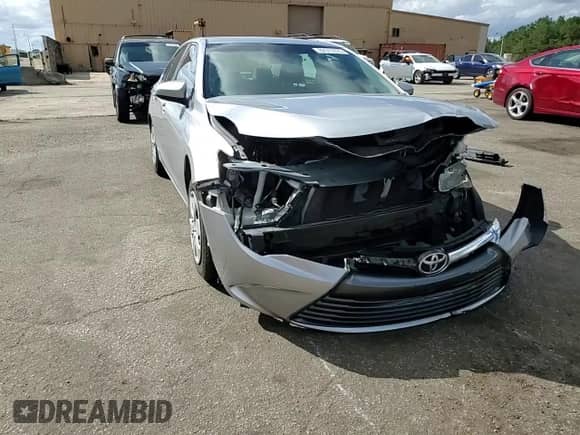 2015 Toyota Camry LE z VIN 4T1BF1FK3FU490078, wystawiony jako Copart lot #82317675 z przebiegiem 203 535 mil mil oraz Szkoda całkowita • Salvage title. Historia ofert i sprzedaży dostępna na DreamBid. Obrazek 13.