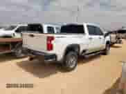 2024 Chevrolet Silverado 2500HD Work Truck z VIN 2GC4YLE76R1194603, wystawiony jako Copart lot #56756695 z przebiegiem 30 476 mil mil oraz Szkoda całkowita • Salvage title. Historia ofert i sprzedaży dostępna na DreamBid. Obrazek 3.