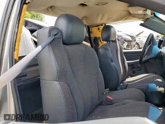 2000 Chevrolet Silverado 1500 with VIN 1GCEC14W0YE189118, listed as a Copart auction lot 63465025 with 185,329 mi miles and Salvage title. Bid and sale history available at DreamBid. Image 10.