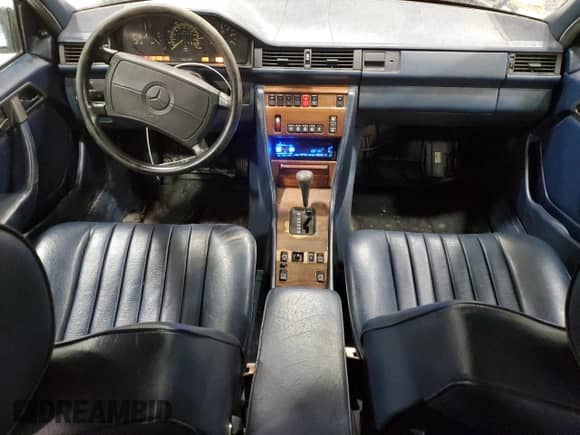 1987 Mercedes-Benz 300 с VIN WDBEB93D9HF036375, выставлен на аукционе Copart как лот 85326994 с пробегом 175 986 миль миль и Списание • Salvage title. История ставок и продаж доступна на DreamBid. Изображение 8.
