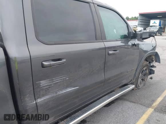 2019 Ram 1500 Rebel z VIN 1C6RRELT5KN625118, wystawiony jako IAAI lot #42426818 z przebiegiem 116 429 mil mil oraz . Historia ofert i sprzedaży dostępna na DreamBid. Obrazek 19.