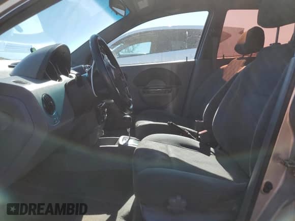 2004 Chevrolet Aveo с VIN KL1TD62674B156544, выставлен на аукционе Copart как лот 46866235 с пробегом 194 219 миль миль и Списание • Salvage title. История ставок и продаж доступна на DreamBid. Изображение 7.