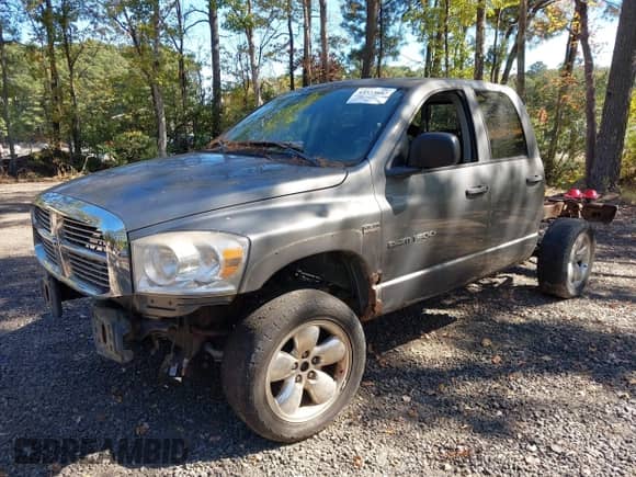 2007 Dodge 1500 SLT with VIN 1D7HU18287S267717, listed as a IAAI auction lot 43523642 with Not provided miles and . Bid and sale history available at DreamBid. Image 2.