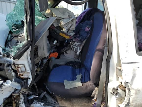 1996 Chevrolet Blazer with VIN 1GNCS13W4T2251083, listed as a Copart auction lot 89459095 with 147,830 mi miles and Salvage title. Bid and sale history available at DreamBid. Image 7.