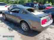 2005 Ford Mustang Deluxe с VIN 1ZVFT80N755225597, выставлен на аукционе IAAI как лот 42793032 с пробегом 210 994 миль миль и . История ставок и продаж доступна на DreamBid. Изображение 3.