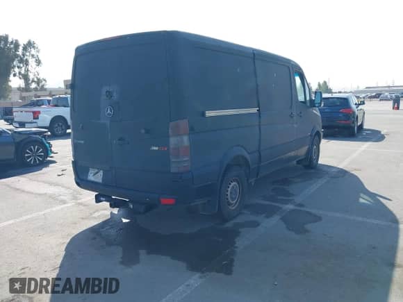 2007 Dodge Sprinter with VIN WD0PE745775163148, listed as a IAAI auction lot 42443845 with 389,024 mi miles and . Bid and sale history available at DreamBid. Image 4.