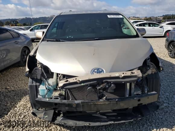 2013 Toyota Sienna XLE AAS with VIN 5TDYK3DC2DS356679, listed as a Copart auction lot 85183895 with 148,252 mi miles and Salvage title. Bid and sale history available at DreamBid. Image 5.