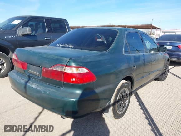 1998 Honda Accord LX z VIN 1HGCG1646WA035364, wystawiony jako IAAI lot #41409101 z przebiegiem 223 678 mil mil oraz . Historia ofert i sprzedaży dostępna na DreamBid. Obrazek 4.