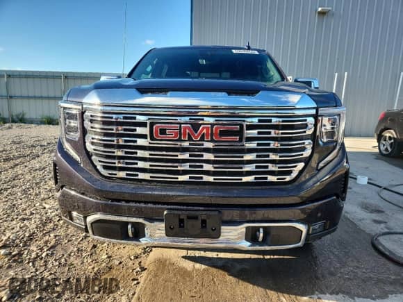 2023 GMC Sierra 1500 Denali z VIN 3GTUUGED6PG252528, wystawiony jako Copart lot #69630655 z przebiegiem 22 590 mil mil oraz Nie do naprawy • Non repairable. Historia ofert i sprzedaży dostępna na DreamBid. Obrazek 5.