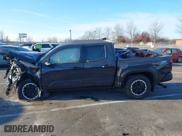 2024 Toyota Tacoma SR5 with VIN 3TMLB5JN3RM028853, listed as a IAAI auction lot 40990601 with 10,095 mi miles and . Bid and sale history available at DreamBid. Image 14.
