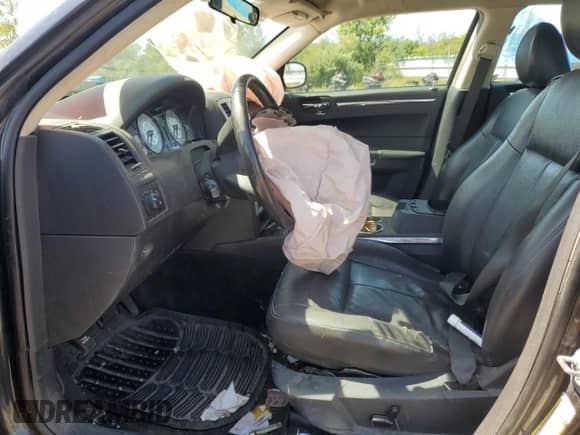 2010 Chrysler 300 Touring с VIN 2C3CA5CV4AH306909, выставлен на аукционе Copart как лот 69995685 с пробегом 203 182 миль миль и Списание • Salvage title. История ставок и продаж доступна на DreamBid. Изображение 7.