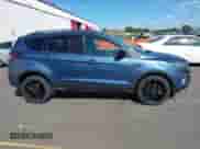 2018 Ford Escape SE z VIN 1FMCU9GD8JUA98392, wystawiony jako IAAI lot #42995836 z przebiegiem 104 260 mil mil oraz . Historia ofert i sprzedaży dostępna na DreamBid. Obrazek 13.