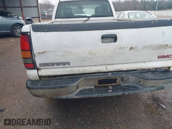 2005 GMC Sierra 1500 Work Truck z VIN 1GTEC14V15Z208030, wystawiony jako IAAI lot #41625004 z przebiegiem 340 630 mil mil oraz . Historia ofert i sprzedaży dostępna na DreamBid. Obrazek 16.