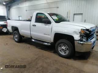 2018 Chevrolet Silverado 2500HD Work Truck z VIN 1GC0CUEG4JZ194680, wystawiony jako IAAI lot #43244303 z przebiegiem 73 932 mil mil oraz . Historia ofert i sprzedaży dostępna na DreamBid. Obrazek 1.