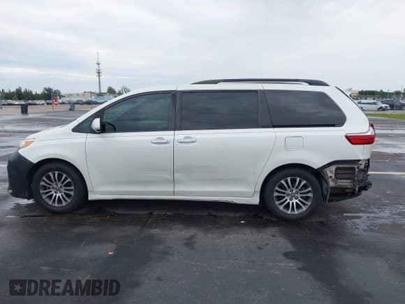 2018 Toyota Sienna XLE Auto Access Seat with VIN 5TDYZ3DC3JS965061, listed as a IAAI auction lot 43236824 with 298,304 mi miles and . Bid and sale history available at DreamBid. Image 15.