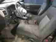 2008 Chevrolet Colorado 1LT z VIN 1GCCS33E288204988, wystawiony jako Copart lot #48210075 z przebiegiem 448 395 mil mil oraz Szkoda całkowita • Salvage title. Historia ofert i sprzedaży dostępna na DreamBid. Obrazek 7.