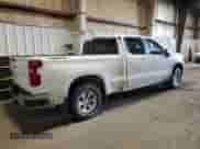 2025 Chevrolet Silverado 1500 z VIN 3GCPKDEK5SG134768, wystawiony jako Copart lot #70582685 z przebiegiem 33 625 mil mil oraz Szkoda całkowita • Salvage title. Historia ofert i sprzedaży dostępna na DreamBid. Obrazek 3.