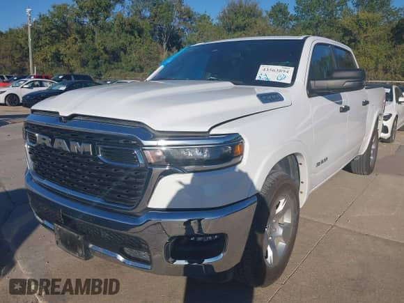 2025 Ram 1500 Big Horn z VIN 1C6SRFFP5SN561989, wystawiony jako IAAI lot #43563894 z przebiegiem 41 118 mil mil oraz . Historia ofert i sprzedaży dostępna na DreamBid. Obrazek 17.