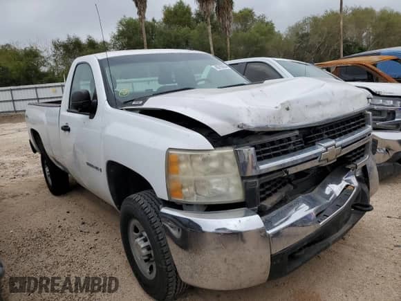 2009 Chevrolet Silverado 2500HD Work Truck z VIN 1GCHK44KX9F132841, wystawiony jako Copart lot #86765654 z przebiegiem 372 487 mil mil oraz Szkoda całkowita • Salvage title. Historia ofert i sprzedaży dostępna na DreamBid. Obrazek 4.