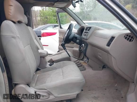 2001 Nissan Frontier SE Desert Runner z VIN 1N6ED26T91C346200, wystawiony jako IAAI lot #41914616 z przebiegiem 236 612 mil mil oraz . Historia ofert i sprzedaży dostępna na DreamBid. Obrazek 5.