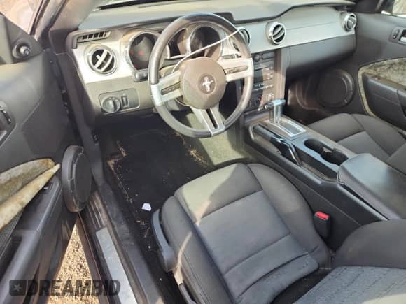 2007 Ford Mustang Deluxe с VIN 1ZVFT80N775326562, выставлен на аукционе Copart как лот 82551505 с пробегом 148 765 миль миль и Чистый • Clean title. История ставок и продаж доступна на DreamBid. Изображение 8.