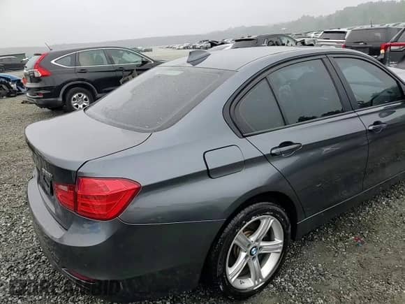 2015 BMW 3 Series 328i xDrive с VIN WBA3B5G5XFNS13231, выставлен на аукционе Copart как лот 59487525 с пробегом 171 841 миль миль и Списание • Salvage title. История ставок и продаж доступна на DreamBid. Изображение 13.