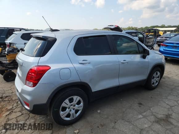 2018 Chevrolet Trax LS z VIN 3GNCJKSB1JL245406, wystawiony jako Copart lot #71591095 z przebiegiem 118 764 mil mil oraz Szkoda całkowita • Salvage title. Historia ofert i sprzedaży dostępna na DreamBid. Obrazek 3.