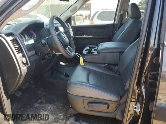 2018 Ram 1500 Tradesman z VIN 1C6RR6FG0JS347426, wystawiony jako Copart lot #86179055 z przebiegiem 81 361 mil mil oraz Szkoda całkowita • Salvage title. Historia ofert i sprzedaży dostępna na DreamBid. Obrazek 7.