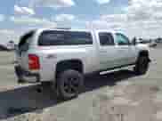 2011 Chevrolet Silverado 2500HD LTZ z VIN 1GC1KYC86BF248672, wystawiony jako Copart lot #64793735 z przebiegiem 185 734 mil mil oraz Szkoda całkowita • Salvage title. Historia ofert i sprzedaży dostępna na DreamBid. Obrazek 3.