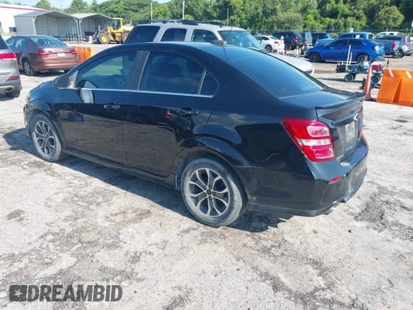 2018 Chevrolet Sonic LT z VIN 1G1JD5SH2J4111631, wystawiony jako IAAI lot #42873623 z przebiegiem 106 612 mil mil oraz . Historia ofert i sprzedaży dostępna na DreamBid. Obrazek 3.