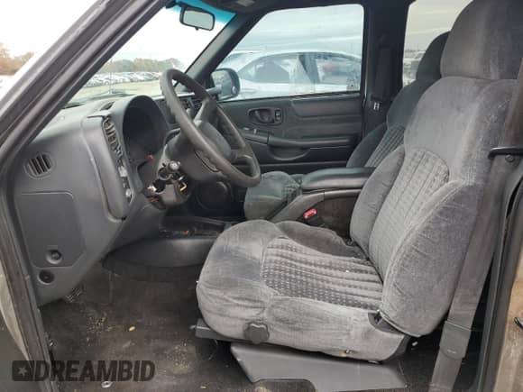 2000 Chevrolet Blazer LT with VIN 1GNCS13W2Y2397280, listed as a Copart auction lot 81970654 with 154,674 mi miles and Salvage title. Bid and sale history available at DreamBid. Image 7.