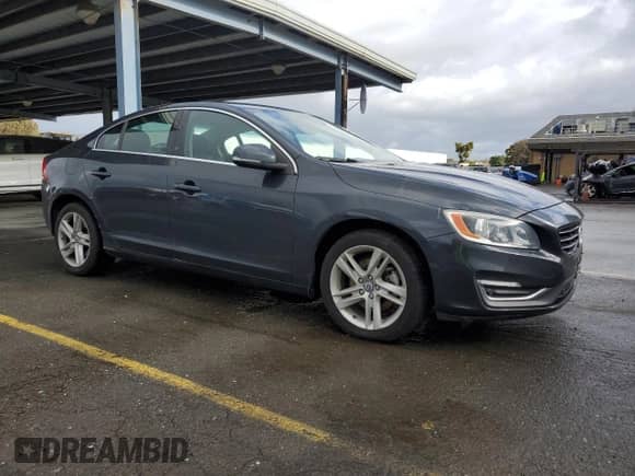 2015 Volvo S60 with VIN YV126MFD6F2306698, listed as a Copart auction lot 44184805 with 112,433 mi miles and Salvage title. Bid and sale history available at DreamBid. Image 4.