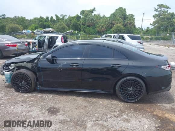 2020 Mercedes-Benz CLA 250 z VIN WDD5J4GB0LN040433, wystawiony jako IAAI lot #42792524 z przebiegiem 62 419 mil mil oraz . Historia ofert i sprzedaży dostępna na DreamBid. Obrazek 14.