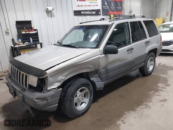 1996 Jeep Grand Cherokee Laredo z VIN 1J4GZ58S5TC293897, wystawiony jako IAAI lot #42435233 z przebiegiem 167 432 mil mil oraz . Historia ofert i sprzedaży dostępna na DreamBid. Obrazek 2.