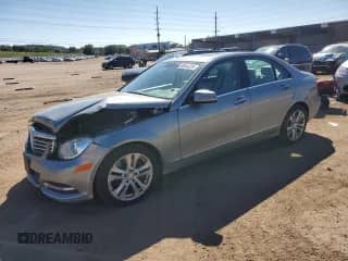 2013 Mercedes-Benz C 300 Sport с VIN WDDGF8AB2DG132238, выставлен на аукционе Copart как лот 80644225 с пробегом 94 025 миль миль и Списание • Salvage title. История ставок и продаж доступна на DreamBid. Изображение 1.