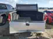 2004 Chevrolet Silverado 1500 Work Truck z VIN 1GCEC14X14Z162103, wystawiony jako Copart lot #56372355 z przebiegiem 144 131 mil mil oraz Szkoda całkowita • Salvage title. Historia ofert i sprzedaży dostępna na DreamBid. Obrazek 6.
