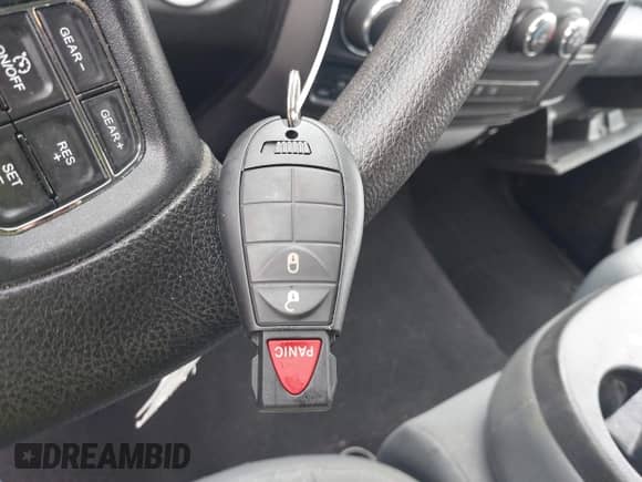 2017 Ram 1500 Tradesman z VIN 1C6RR7FT8HS620139, wystawiony jako IAAI lot #42206586 z przebiegiem 142 803 mil mil oraz . Historia ofert i sprzedaży dostępna na DreamBid. Obrazek 11.