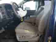 2017 Chevrolet Silverado 2500HD Work Truck z VIN 1GC2KUEG0HZ151797, wystawiony jako Copart lot #67667085 z przebiegiem 225 607 mil mil oraz Szkoda całkowita • Salvage title. Historia ofert i sprzedaży dostępna na DreamBid. Obrazek 7.