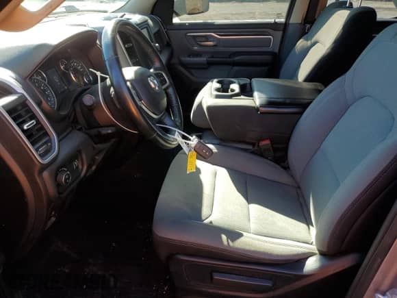 2020 Ram 1500 Big Horn z VIN 1C6RRFBG4LN343077, wystawiony jako Copart lot #47113745 z przebiegiem 69 220 mil mil oraz Szkoda całkowita • Salvage title. Historia ofert i sprzedaży dostępna na DreamBid. Obrazek 7.