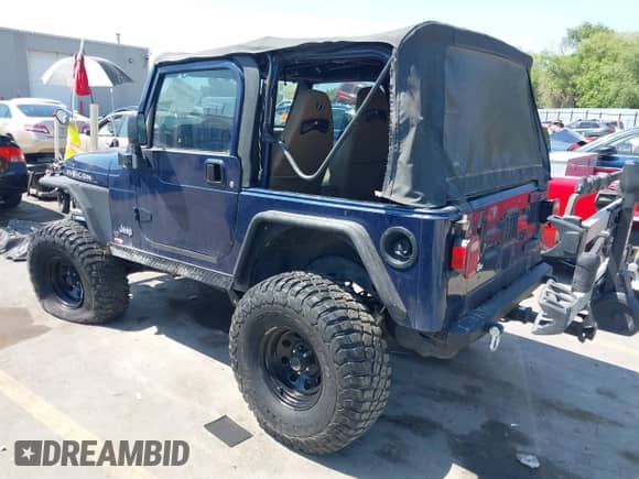 2003 Jeep Wrangler Rubicon с VIN 1J4FA69S53P324341, выставлен на аукционе IAAI как лот 42598059 с пробегом 136 645 миль миль и . История ставок и продаж доступна на DreamBid. Изображение 3.