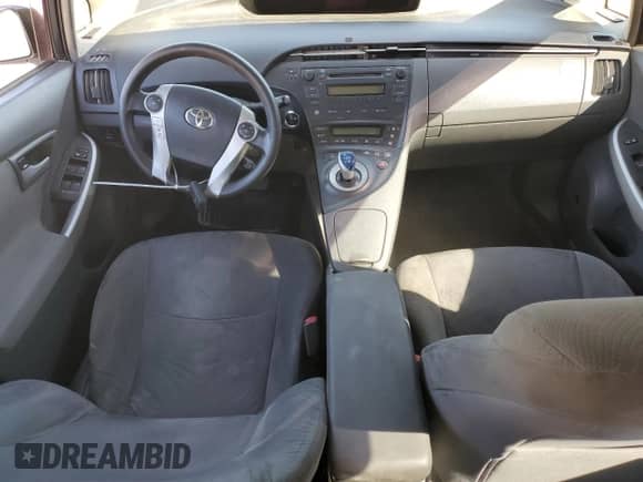 2011 Toyota Prius I z VIN JTDKN3DU5B5346172, wystawiony jako Copart lot #90522095 z przebiegiem Nie podano mil oraz Czysty tytuł • Clean title. Historia ofert i sprzedaży dostępna na DreamBid. Obrazek 8.