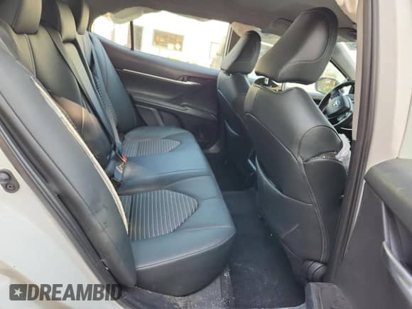 2023 Toyota Camry SE z VIN 4T1G11AK7PU806904, wystawiony jako Copart lot #70753605 z przebiegiem 30 396 mil mil oraz Szkoda całkowita • Salvage title. Historia ofert i sprzedaży dostępna na DreamBid. Obrazek 10.