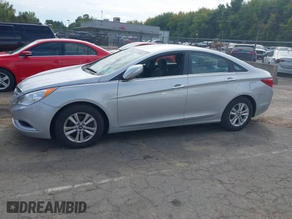 2012 Hyundai Sonata GLS z VIN 5NPEB4AC0CH473310, wystawiony jako IAAI lot #43233568 z przebiegiem 40 028 mil mil oraz . Historia ofert i sprzedaży dostępna na DreamBid. Obrazek 14.