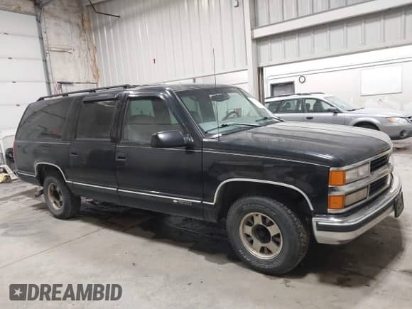 1997 Chevrolet Suburban with VIN 3GNEC16R6VG177641, listed as a IAAI auction lot 41726286 with 263,676 mi miles and . Bid and sale history available at DreamBid. Image 13.