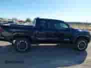 2024 Toyota Tacoma SR5 с VIN 3TMLB5JN2RM040251, выставлен на аукционе IAAI как лот 41681405 с пробегом 2 735 миль миль и . История ставок и продаж доступна на DreamBid. Изображение 6.