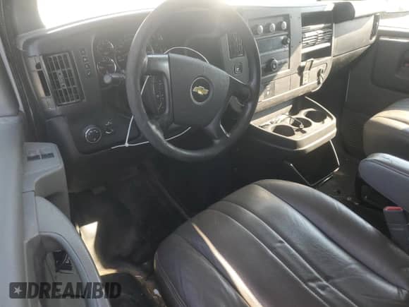 2015 Chevrolet Express Cargo z VIN 1GCWGFCF9F1177058, wystawiony jako Copart lot #80816265 z przebiegiem 339 852 mil mil oraz Czysty tytuł • Clean title. Historia ofert i sprzedaży dostępna na DreamBid. Obrazek 8.