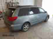 2004 Toyota Sienna XLE z VIN 5TDZA22C44S164040, wystawiony jako IAAI lot #42823793 z przebiegiem 278 404 mil mil oraz . Historia ofert i sprzedaży dostępna na DreamBid. Obrazek 4.