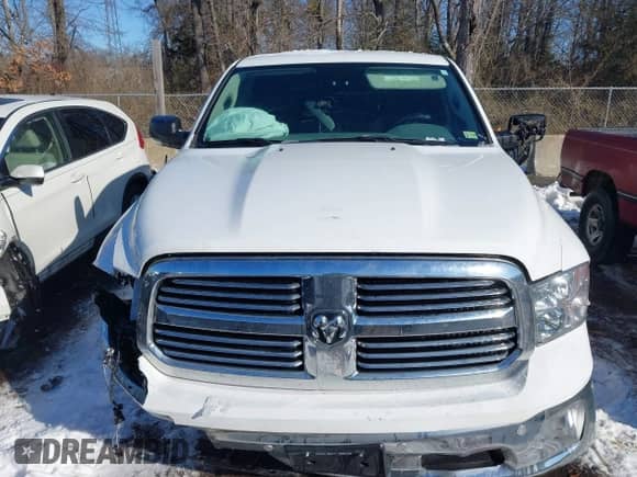2019 Ram 1500 Big Horn z VIN 1C6RR7LT2KS549869, wystawiony jako IAAI lot #41331191 z przebiegiem 92 268 mil mil oraz . Historia ofert i sprzedaży dostępna na DreamBid. Obrazek 12.