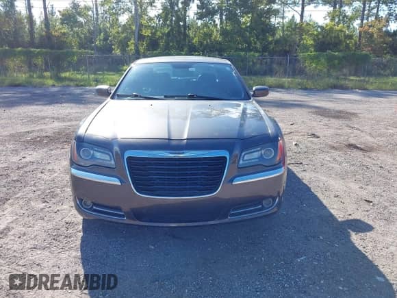 2014 Chrysler 300 S с VIN 2C3CCABG1EH148511, выставлен на аукционе IAAI как лот 42591400 с пробегом 196 626 миль миль и . История ставок и продаж доступна на DreamBid. Изображение 6.