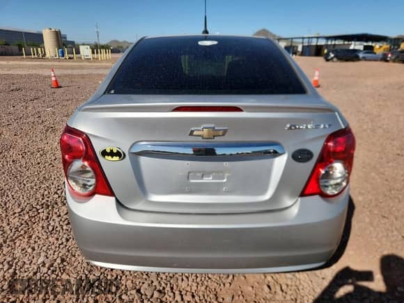 2013 Chevrolet Sonic LT z VIN 1G1JC5SH3D4182473, wystawiony jako Copart lot #90073295 z przebiegiem 146 708 mil mil oraz Czysty tytuł • Clean title. Historia ofert i sprzedaży dostępna na DreamBid. Obrazek 6.